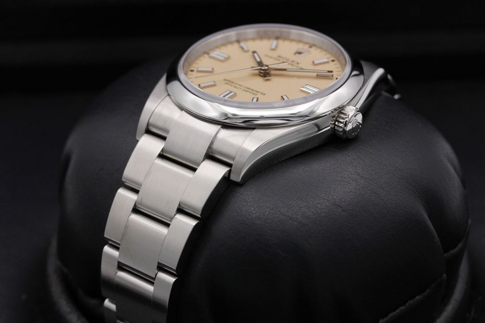 Rolex Oyster Perpetual 126000 Image 2
